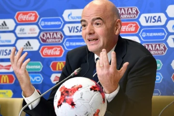 Le président de la Fifa Gianni Infantino en conférence de presse, le 1er juillet 2017 à Saint-Pétersbourg