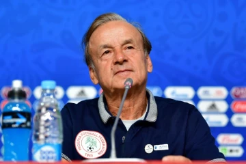 L'entraîneur allemand du Nigeria Gernot Rohr face aux reporters à Saint-Pétersbourg, le 25 juin 2018 à la veille du match contre l'Argentine
