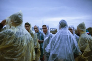 Des migrants arrivés en Macédoine se dirigent vers la frontière grecque avec l'objectif d'entrer en Europe, le 7 octobre 2015