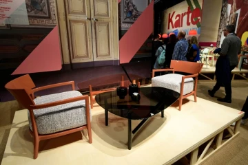 Des créations du designer Philippe Starck, sur le stand Kartell au salon du meuble de Milan, le 4 avril 2017