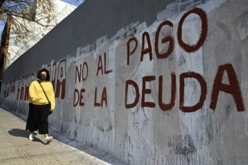 Un mur dans Buenos Aires où il est inscrit "pas pour le paiement de la dette" le 3 août 2020