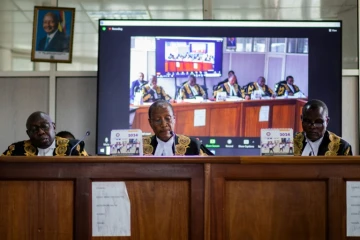 Les membres de la Cour constitutionnelle rendent un jugement sur un recours demandant l'annulation d'une loi anti-LGBT+, le 3 avril 2024 à Kampala, en Ouganda