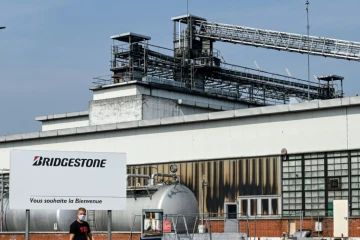 Un salarié sort de l'usine Bridgestone, à Béthune (Pas-de-Calais), le 16 septembre 2020