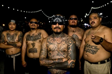 Des membres du groupe "Barbarian Has a Gun 13" à Bangkok, le 18 février 2022