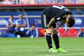 La déception de la star de l'Argentine Lionel Messi après avoir raté un penalty contre l'Islande lors du Mondial, le 16 juin 2018 à Moscou