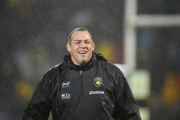 L'entraîneur de La Rochelle Jono Gibbes suit le match contre le Racing 92 à Marcel-Deflandre, le 1er décembre 2018