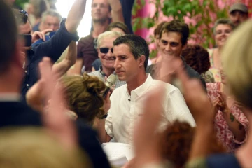 Le réalisateur de "Merci patron !", François Ruffin, à Flixecourt dans la Somme au soir de son élection aux législatives, le 19 juin 2017