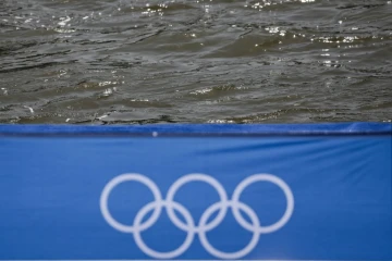 Feu vert pour le triathlon des JO-2024: après des mois de doutes autour de la qualité de l'eau de la Seine et un premier report embarrassant, les deux épreuves programmées mercredi auront bien lieu.
