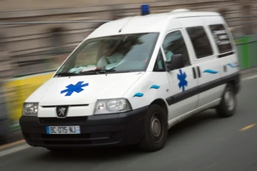 Un car transportant des adolescents britanniques s'est renversé samedi matin sur l'autoroute A39 dans le Jura