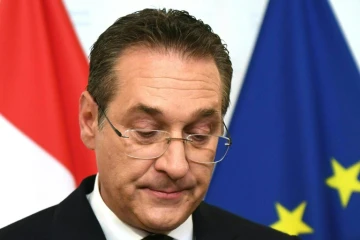 Le vice-chancelier d'extrême droite autrichien et chef du parti FPÖ Heinz-Christian Strache a annoncé, le 18 mai 2019 lors d'une conférence de presse à Vienne, sa démission après la révélation d'une tentative de compromission en lien avec la Russie.
