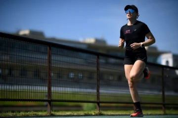 La para-triathlète Héloïse Courvoisier s'entraîne pour les JO, le 3 mai 2023 à Boulogne-Billancourt, près de Paris