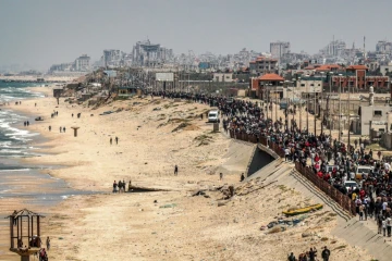 A Gaza, des milliers de déplacés longent la mer en espérant rentrer chez eux