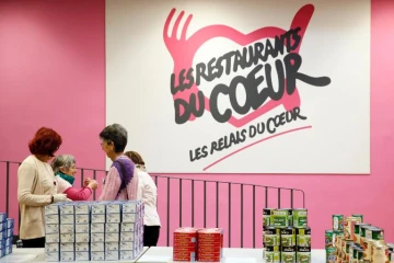 Un gérant bénévole des Restos du coeur de Montreuil (Seine-Saint-Denis), qui avait raconté avoir été blessé à l'arme blanche par deux personnes aux cris de "Allah Akbar", a été placé en garde à vue mardi, soupçonné par les enquêteurs d'avoir menti