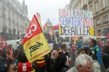 Mobilisation de cheminots devant le Sénat, à Paris, le 29 mai 2018