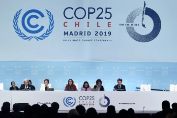 La ministre chilienne de l'environnement Carolina Schmidt (c), présidente de la COP25, le 15 décembre 2019 à Madrid