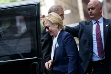 La candidate démocrate à la présidentielle américaine Hillary Clinton quitte l'appartement de sa fille après s'être reposée, le 11 septembre 2016 à New York