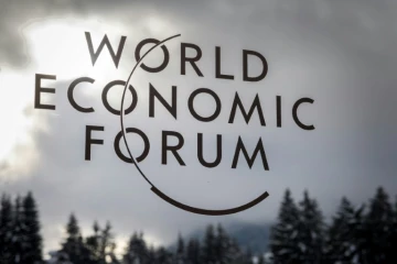 Le logo du Forum économique mondial, le 23 janvier 2018 à Davos, en Suisse