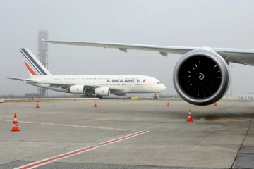 La précédente grève, menée l'été dernier également par cinq syndicats, avait conduit Air France à supprimer 1.400 vols en une semaine 