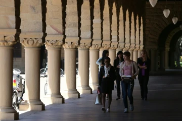 Des étudiants sur le campus de Stanford en Californie, le 22 mai 2014