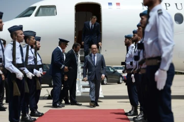 "Les terroristes veulent nous diviser, nous monter les uns contre les autres", déclare François Hollande ajoutant : "mon devoir est que nous soyons unis", lors d'une visite à Lisbonne le 19 juillet 2016