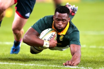 Le Sud-Africain Siya Kolisi inscrit un essai face à la France en test-match, le 17 juin 2017 à Durban