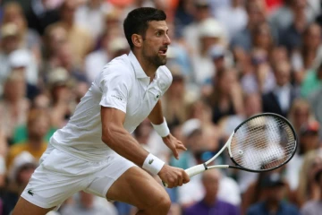 Le Serbe Novak Djokovic contre le Polonais Hubert Hurkacz en huitièmes de finale de Wimbledon le 10 juillet à Londres