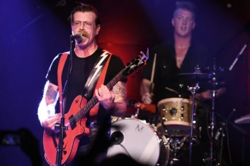 Jesse Hughes (g) et Josh Homme des Eagles of Death Metal à Los Angeles le 19 octobre 2015