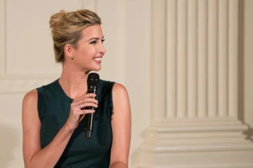 La fille du président des Etats-Unis Donald Trump, Ivanka Trump parle le 1er août 2017 à la Maison Blanche à Washington