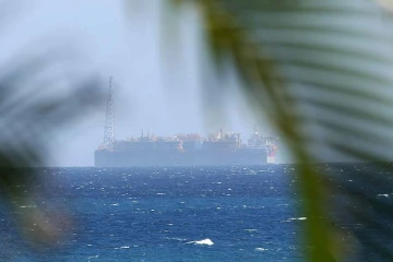Dimanche 19 Juin 2011

Plate-forme pétrolière au large du Port