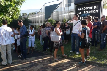 Vendredi 24 juin 2011 - Manifestation des professeurs du collège des Deux Canons devant le rectorat (photo Émilie Sorres)
