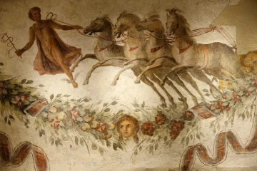La tombe de Tyr et ses fresques restaurées exposées au sous-sol du musée national de Beyrouth, le 13 octobre 2016