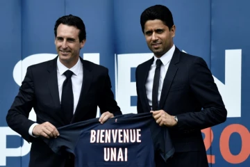 L'accueil officiel d'Unai Emery par le président du Paris SG Nasser Al-Khelaïfi, le 4 juillet 2016 au Parc des Princes