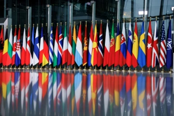 Les drapeaux des pays membres de l'Otan au siège de l'Alliance à Bruxelles le 3 avril 2024 
