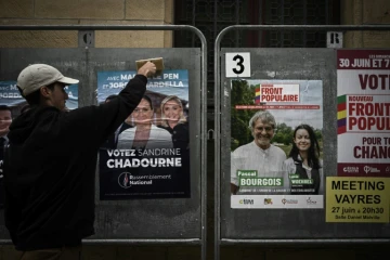 Des affiches de campagnes pour les législatives, le 2 juillet 2024 à Libourne