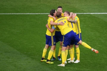 La joie des joueurs suédois après leur victoire sur le Mexique et leur qualification en 8e de finale du Mondial, le 27 juin 2018 à Ekaterinbourg