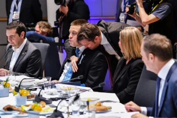 Au 2ème jour du sommet européen, l'UE a affirmé se réserver le droit de répliquer à d'éventuelles taxes américaines sur l'acier et l'aluminium. Le 23 mars 2018 à Bruxelles