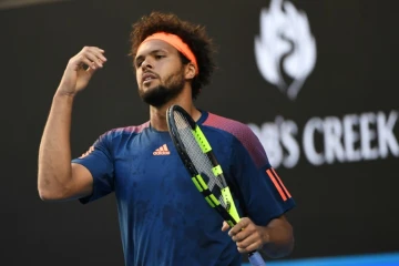 Le Français Jo-Wilfried Tsonga lors du match contre le Britannique Daniel Evans pour les quarts de finale de l'Open d'Australie, le 22 janvier 2017 à Melbourne