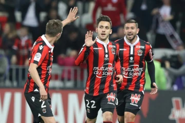 Le jeune attaquant grec Anastasios Donis (N.22) vient d'égaliser pour l'OGC Nice face à Caen à l'Allianz Riviera, le 10 mars 2017