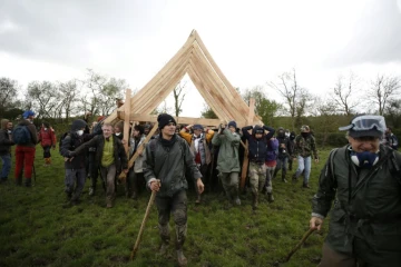 Sur la Zad, des milliers de manifestants déterminés à "reconstruire" et maintenir "l'utopie"