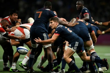 Le XV de France du demi de mêlée Antoine Dupont, tenu en échec par le Japon, le 25 novembre 2017 à Nanterre