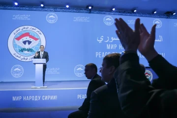 Le ministre russe des Affaires étrangères Sergueï Lavrov s'adresse au "Congrès du dialogue national syrien" réuni à Sotchi, le 30 janvier 2018