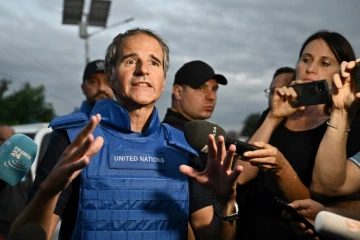 Le directeur général de l'AIEA Rafael Grossi parle à la presse à Zaporijjia après avoir inspecté la centrale nucléaire de cette ville du sud de l'Ukraine, le 1er septembre 2022