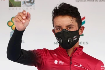 Le Colombien Egan Bernal (Ineos) sur le podium de la Route d'Occitanie après sa victoire dans la 3e étape, le 3 août 2020 à Beyrède-Jumet (Hautes-Pyrénées)   