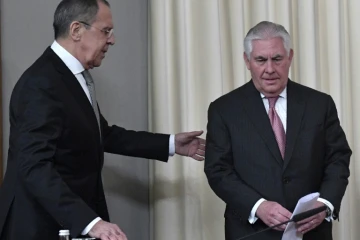 Le ministre russe des Affaires étrangères Sergueï Lavrov (g) et son homologue américain Rex Tillerson (d), le 12 avril 2017 à Moscou