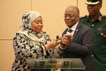 La vice-présidente tanzanienne Samia Suluhu Hassan et le président John Magufuli, le 24 juillet 2019 à Dar es Salaam.