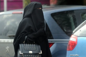 Une femme porte le niqab, le 9 janvier 2014 dans le centre de Roubaix