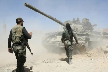 Les forces prorégime avancent en direction de Douma, dernière poche rebelle aux portes de Damas, le 7 avril 2017