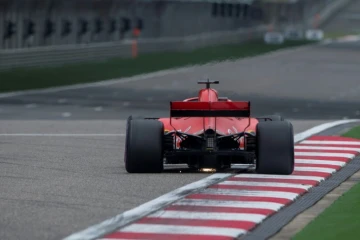 L'Allemand Sebastian Vettel au volant de sa Ferrari, lors des qualifications pour le GP de Chine, sur le circuit de Shanghai, le 14 avril 2018 