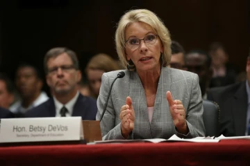 La ministre américaine de l'Education, Betsy DeVos, s'adresse au Congrès le 6 juin 2017 à Washington
