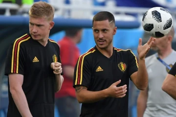 Les Belges Kevin de Bruyne et Eden Hazard lors d'un entraînement, le 27 juin 2018 à Kaliningrad